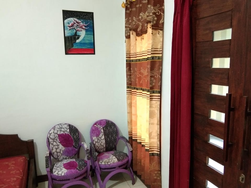 Seating area, Bedroom