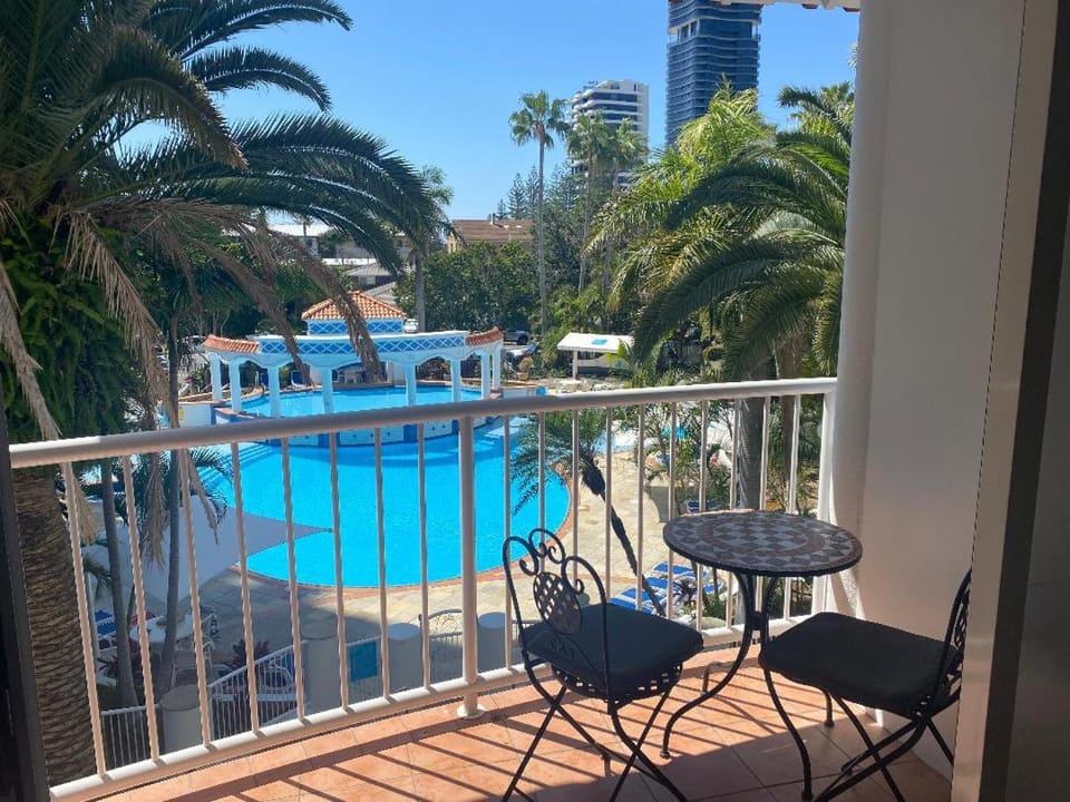 Broadbeach - Shop, Dine & Unwind Apartment in Mermaid Waters