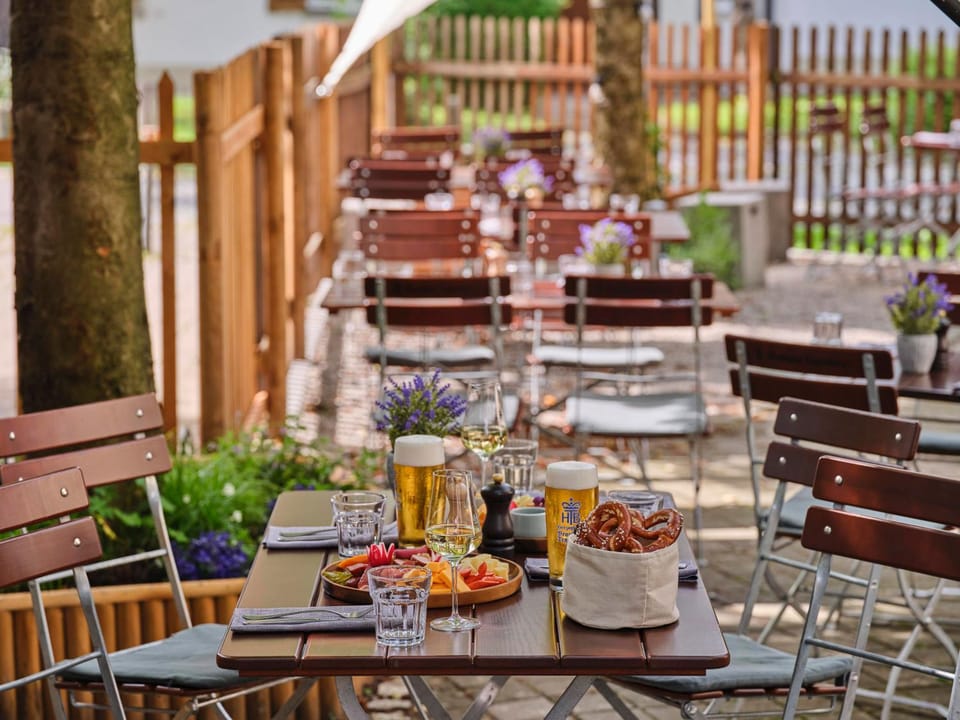Garden, Dining area