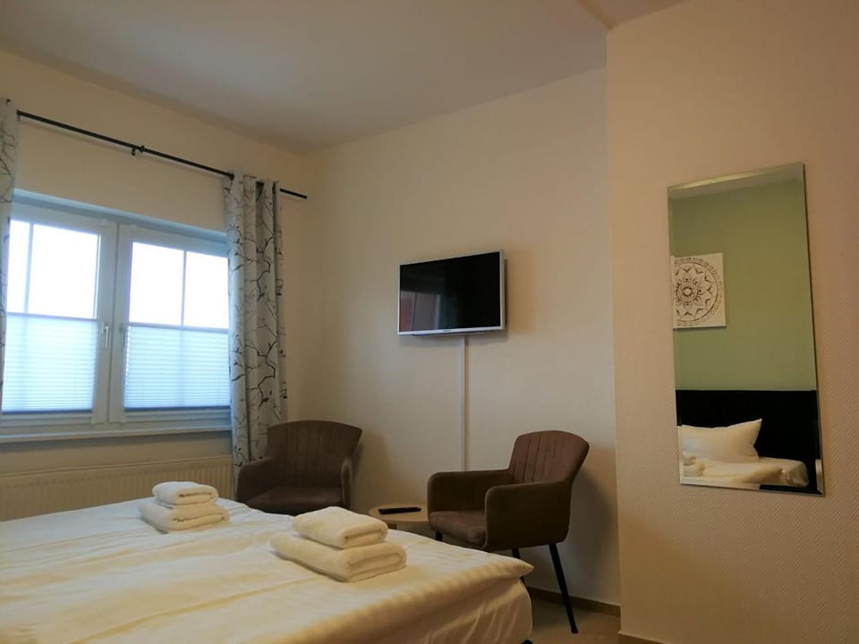 TV and multimedia, Photo of the whole room, Bedroom