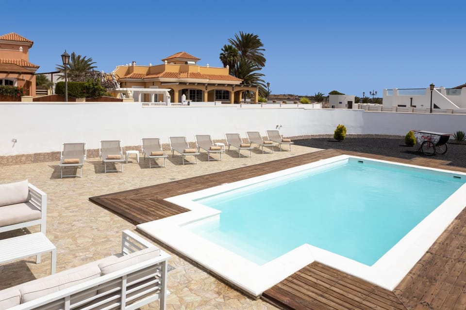 Property building, Pool view, Swimming pool