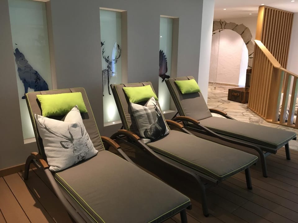 Decorative detail, Swimming pool, Swimming pool