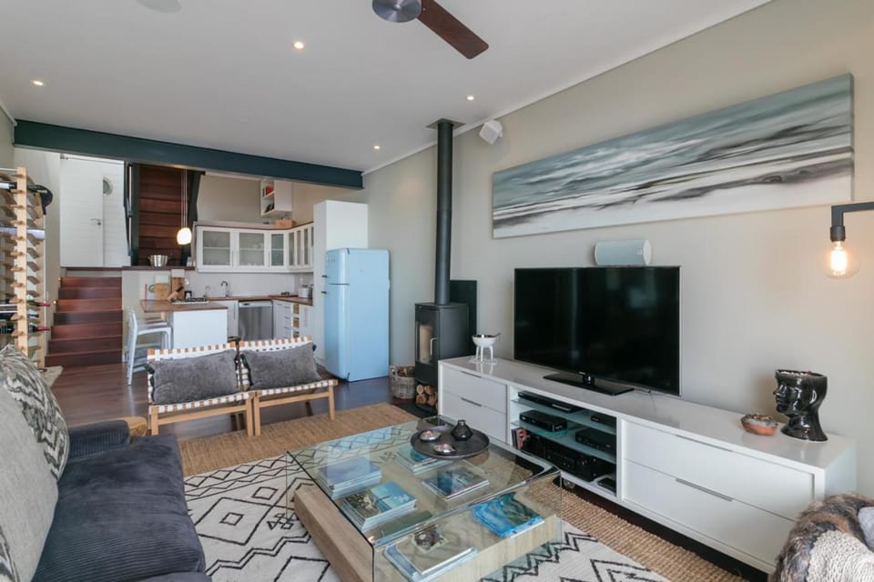 Living room, flat iron, kitchen