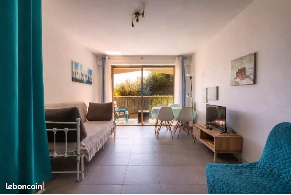 Studio Jardin Fleuris Parking Apartment in Nice
