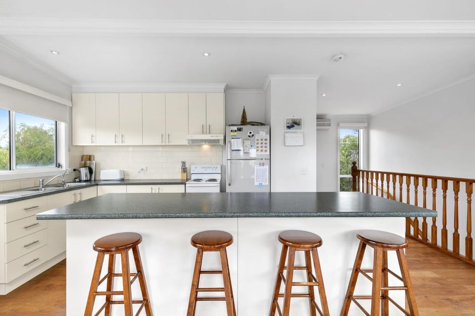 Kitchen or kitchenette, oven