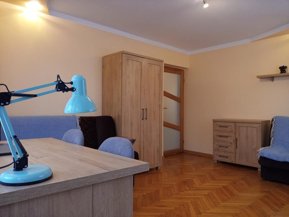 Balcony/Terrace, Quiet street view