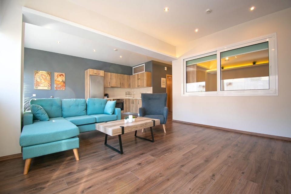 Kitchen or kitchenette, Living room, Seating area