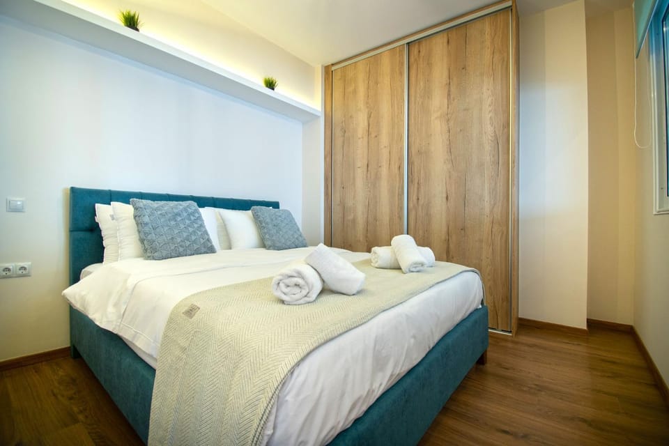 Bed, Bedroom, towels, wardrobe