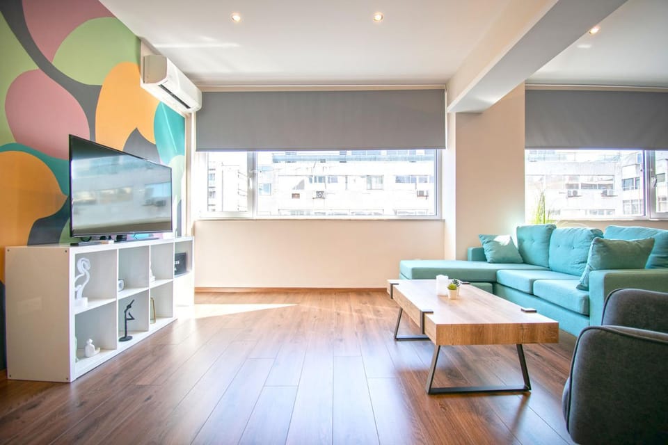 TV and multimedia, Living room, Seating area, Evening entertainment