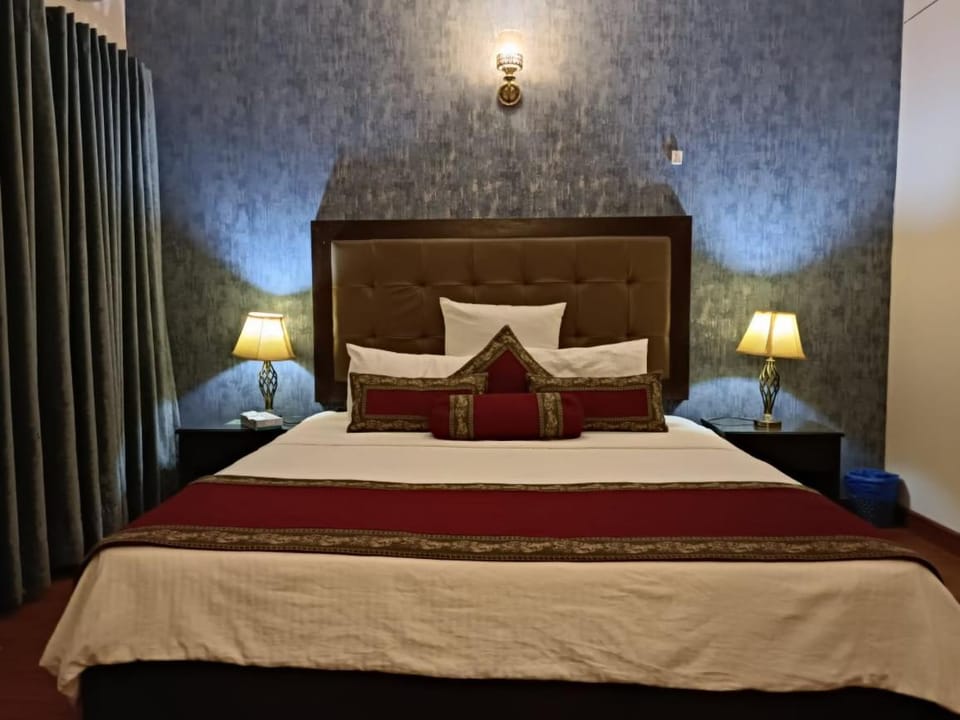 Hotel Gulberg Grand Bed and Breakfast in Lahore