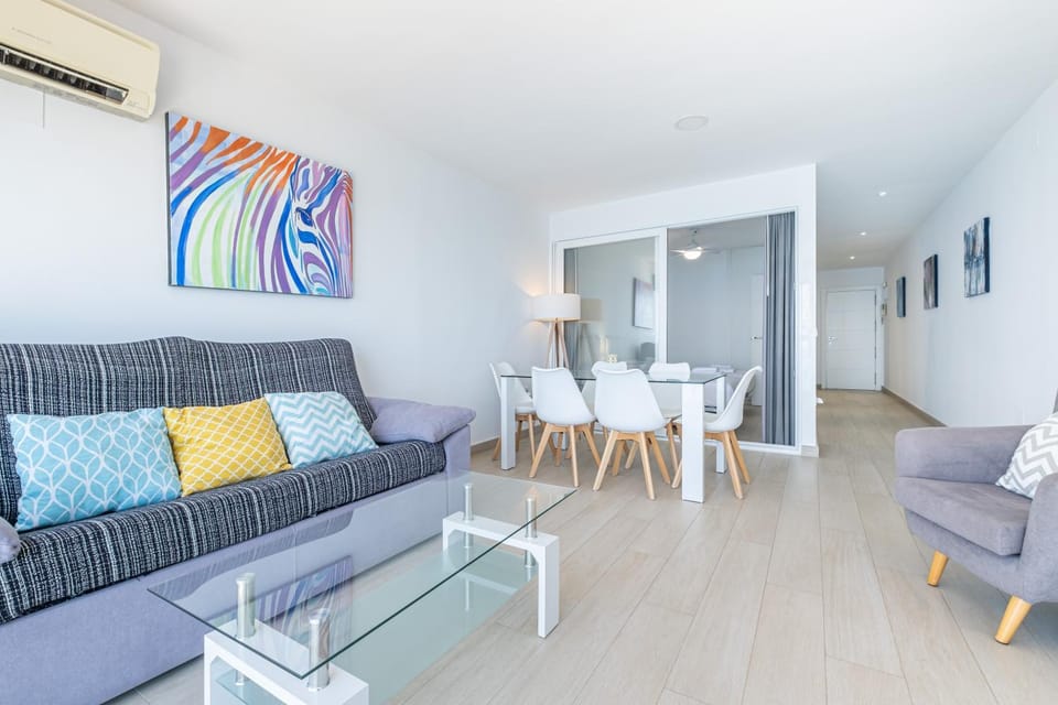 Living room, Dining area, air conditioner