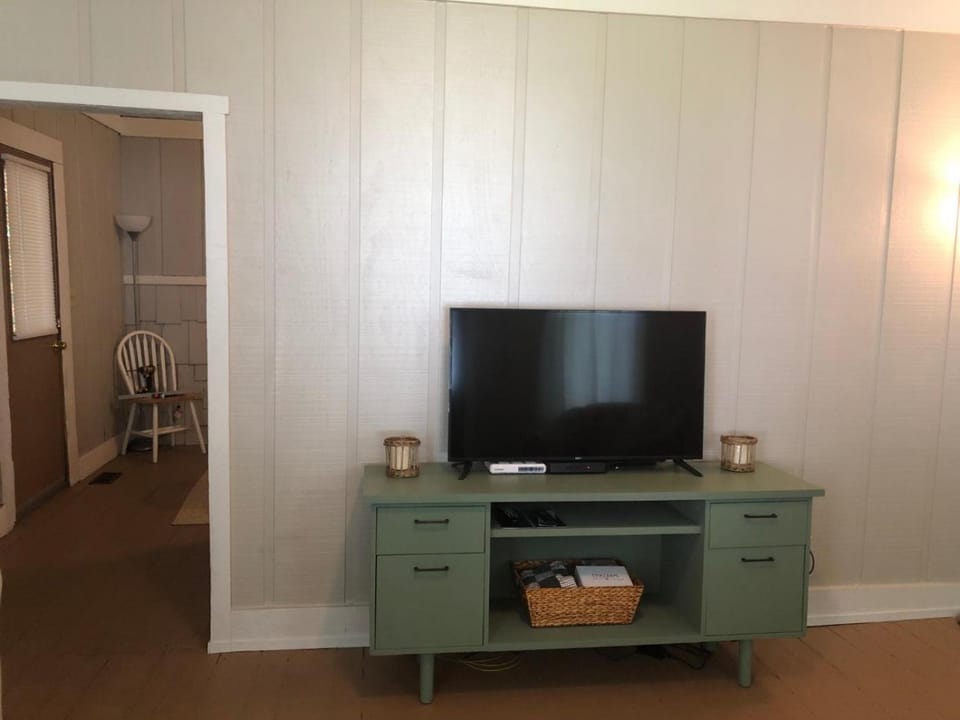 Communal lounge/ TV room, TV and multimedia, Living room, Evening entertainment