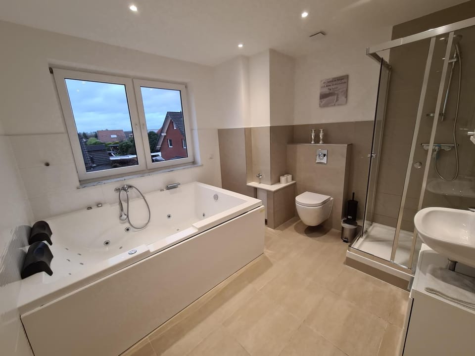 Ferienwohnung mit Jacuzzi Nähe Flughafen Köln Bonn Apartment in Rhineland-Palatinate