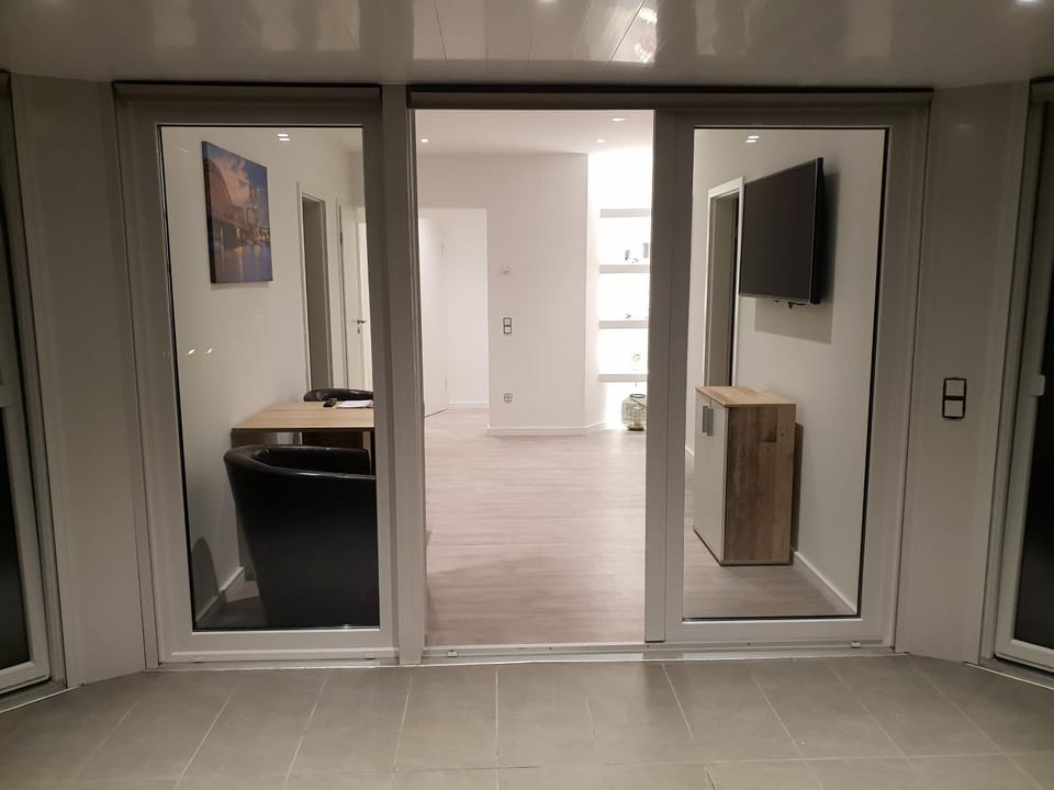 Ferienwohnung mit Jacuzzi Nähe Flughafen Köln Bonn Apartment in Rhineland-Palatinate