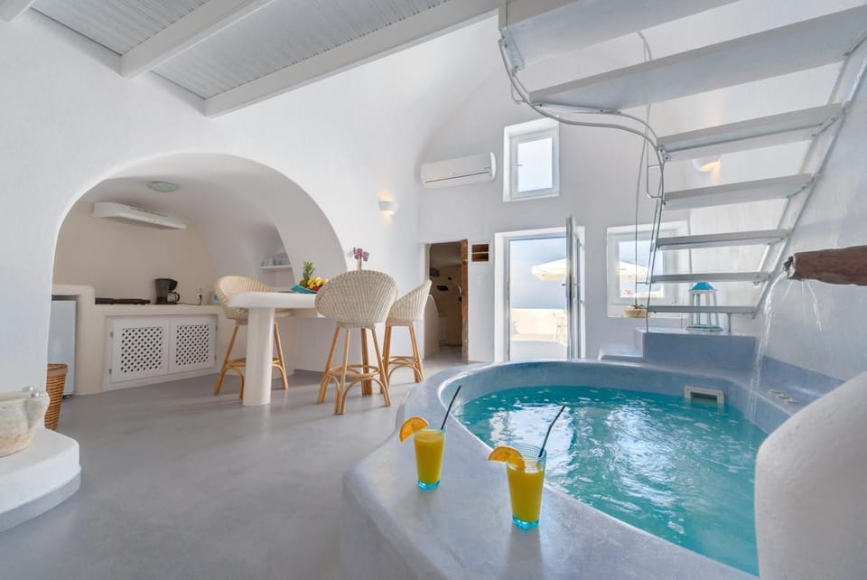 Hot Tub, Dining area, Non alcoholic drinks