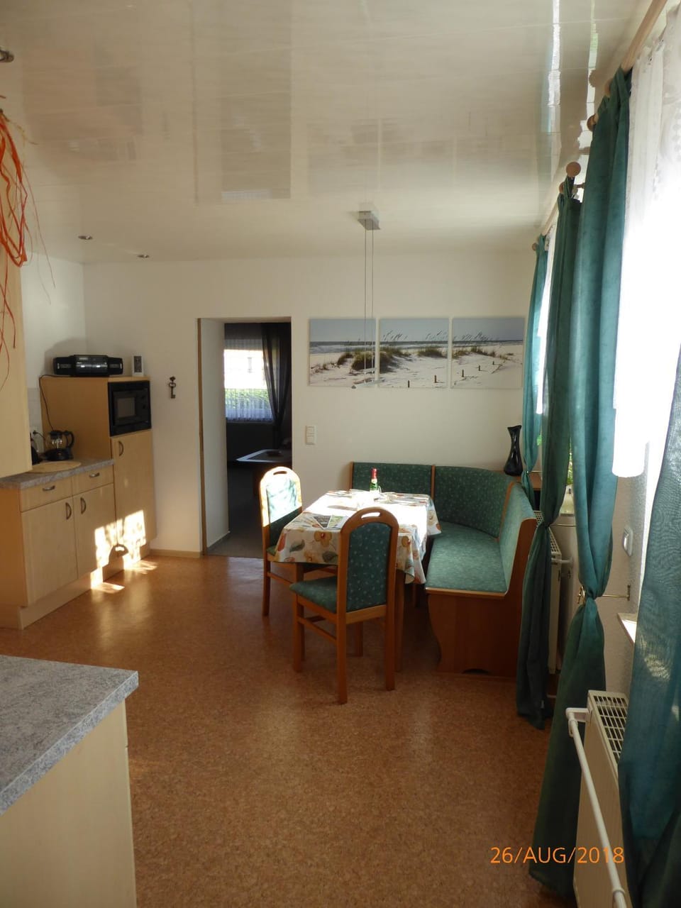 Kitchen or kitchenette, Seating area