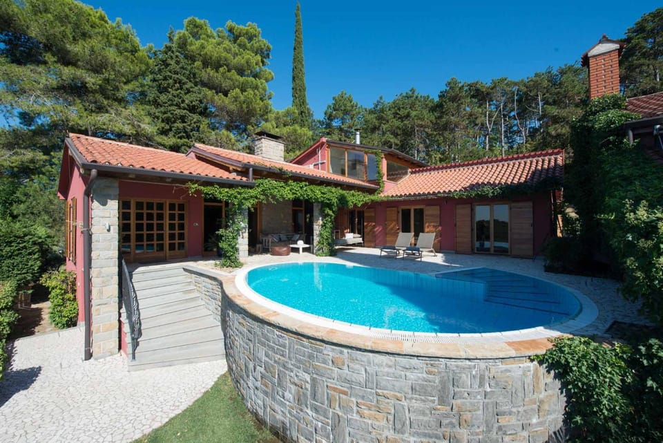 Facade/entrance, Balcony/Terrace, Swimming pool, Family