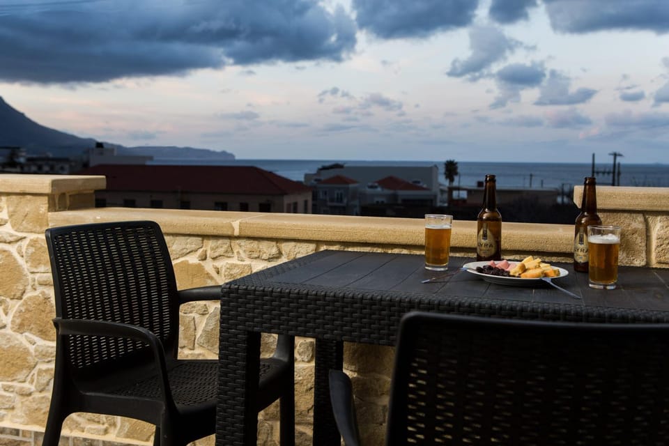 Balcony/Terrace, Mountain view, Sea view, Quiet street view