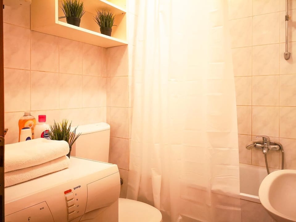 Shower, Toilet, Bathroom, Bath
