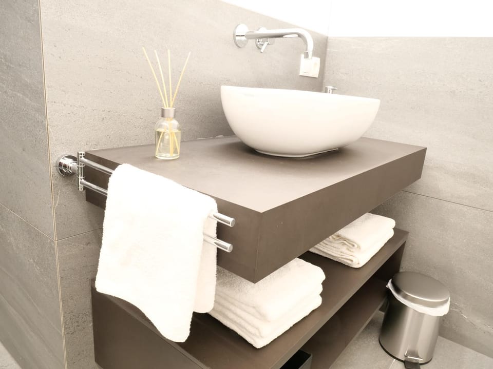 Bathroom, Decorative detail