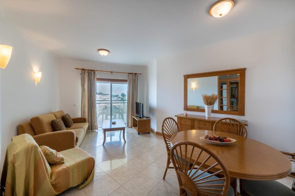 TV and multimedia, Living room, Seating area, Dining area, locker