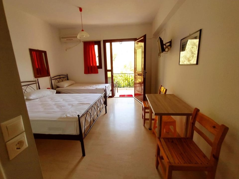 Photo of the whole room, Seating area, Dining area, Bedroom