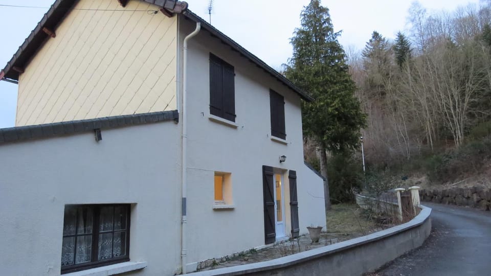 Property building, Neighbourhood