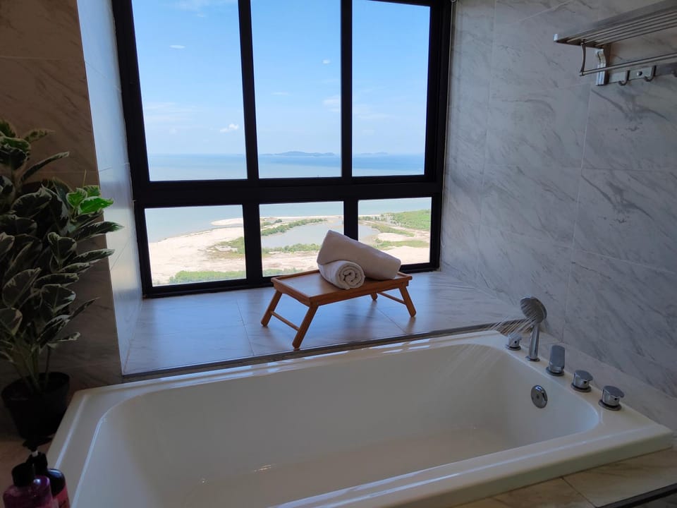 Hot Tub, Bath