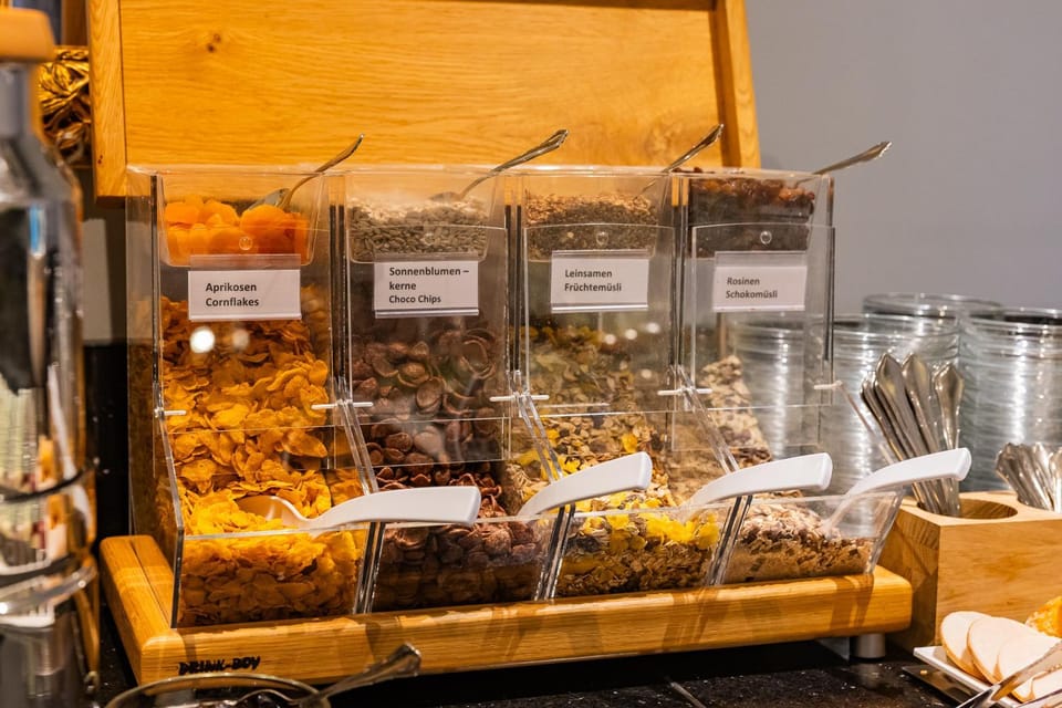 Restaurant/places to eat, Buffet breakfast