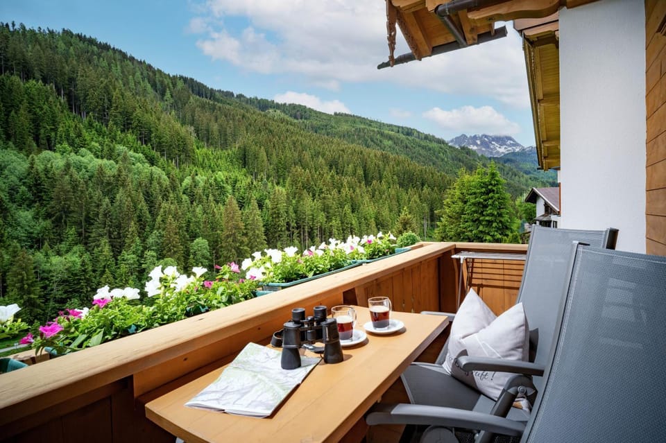 View (from property/room), Balcony/Terrace, River view