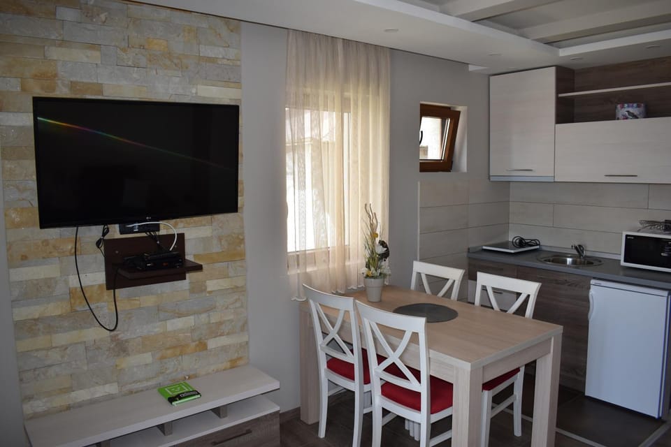 Kitchen or kitchenette, Living room, Seating area