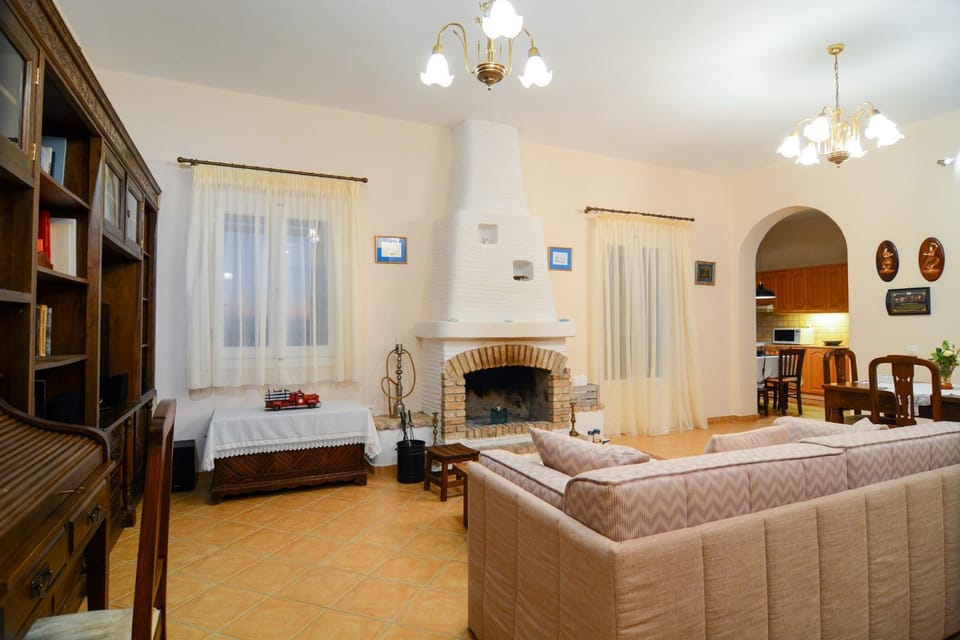 Library, TV and multimedia, Living room, Seating area, flat iron