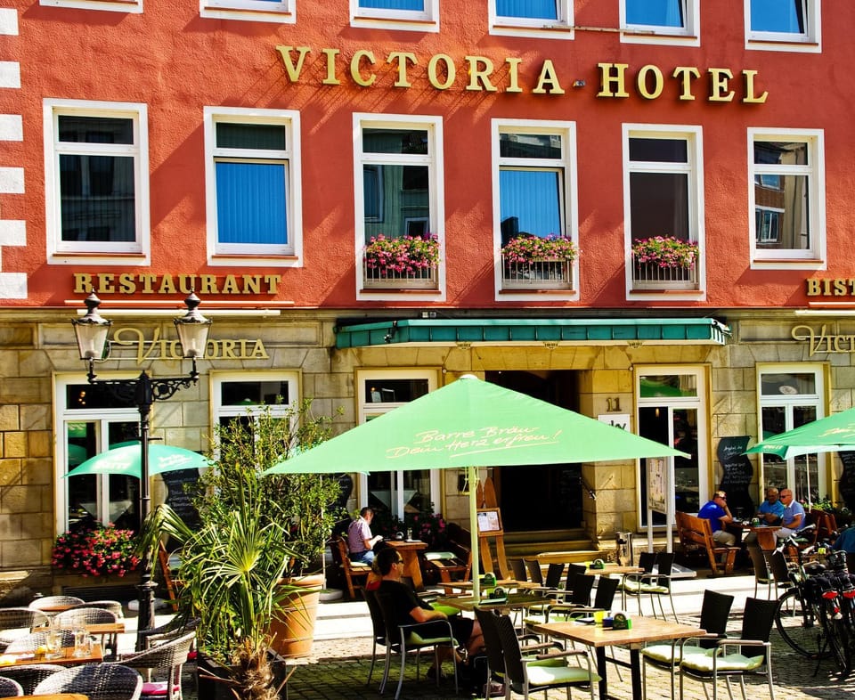 Restaurant/places to eat, Facade/entrance, Street view