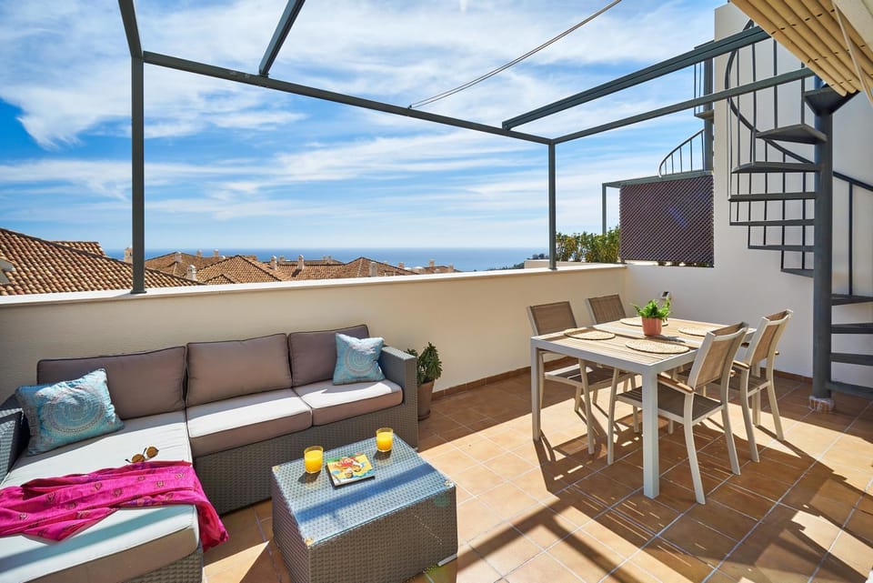 Sea View Penthouse, Pool, Privacy, Benalmadena Apartment in Benalmadena