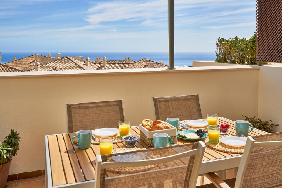 Sea View Penthouse, Pool, Privacy, Benalmadena Apartment in Benalmadena