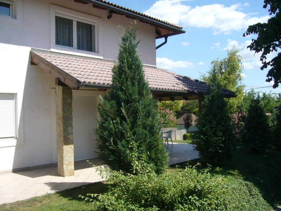 Facade/entrance, Day