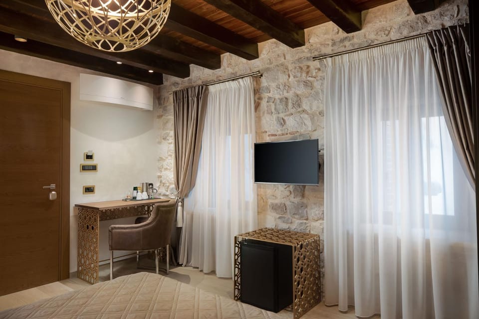 TV and multimedia, Seating area
