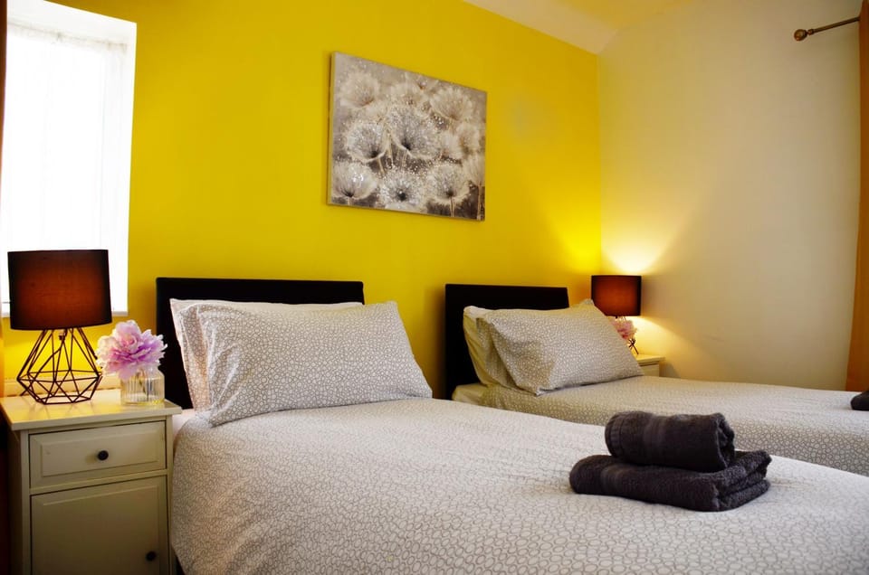 Property building, Bed, Photo of the whole room, Bedroom, towels