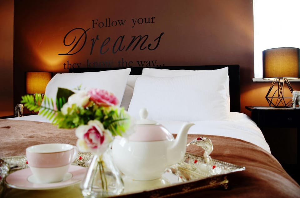 Property building, Bed, Photo of the whole room, Bedroom