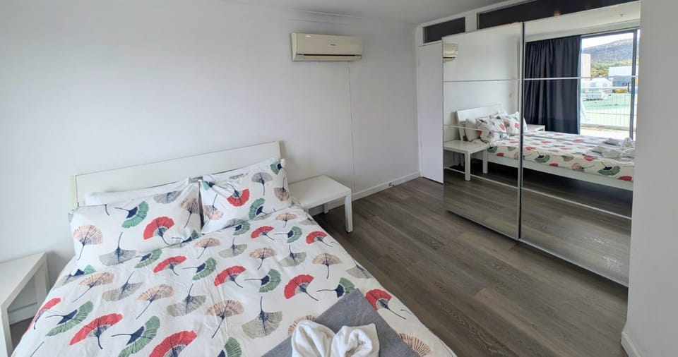 Dana-Cozy Private Room in Shared Central Apt-Rm 2 Apartment in Canberra