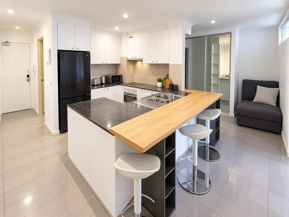 Kitchen or kitchenette, Seating area, Dining area, microwave, toaster