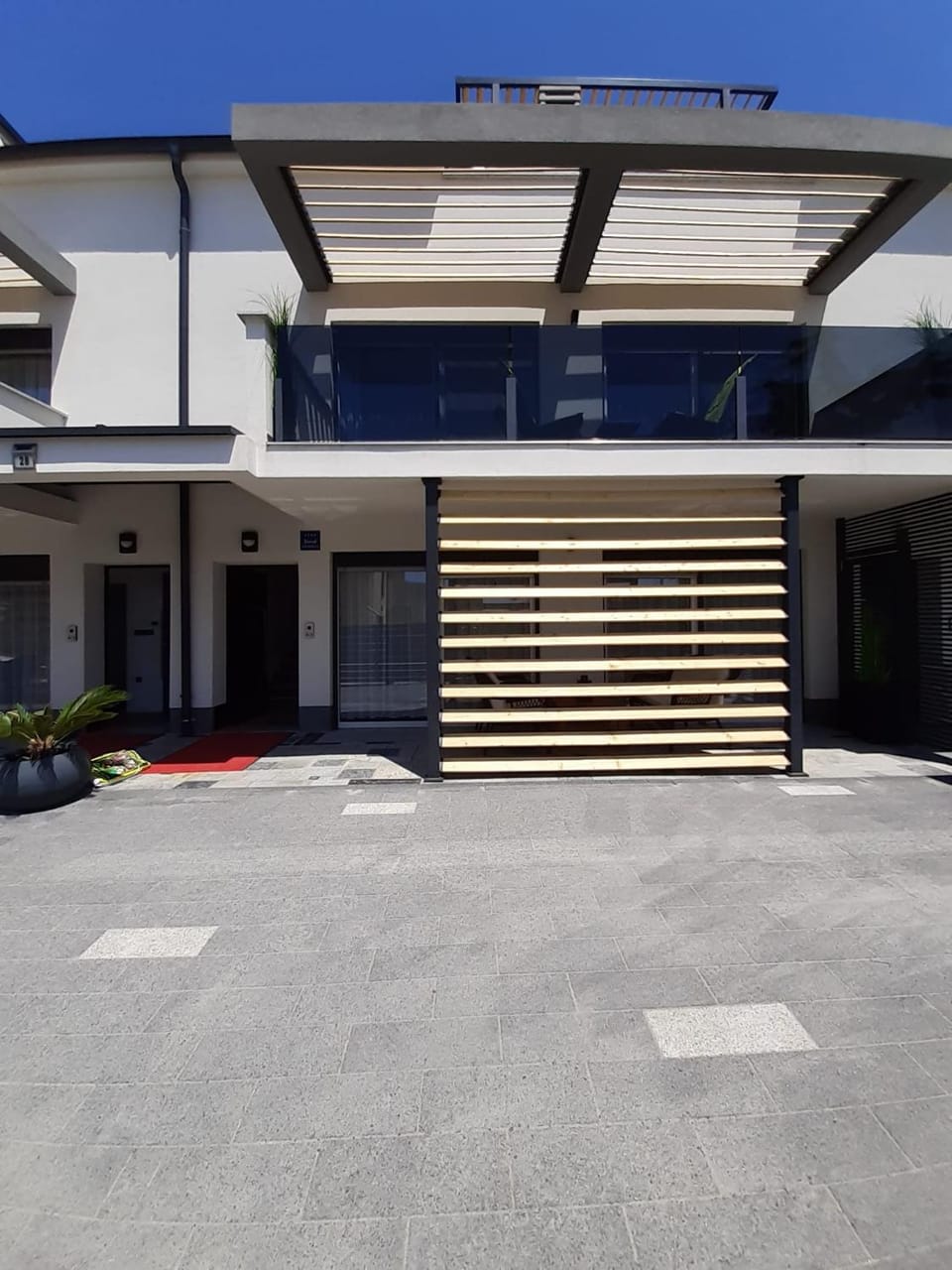 Property building, Garden, Balcony/Terrace