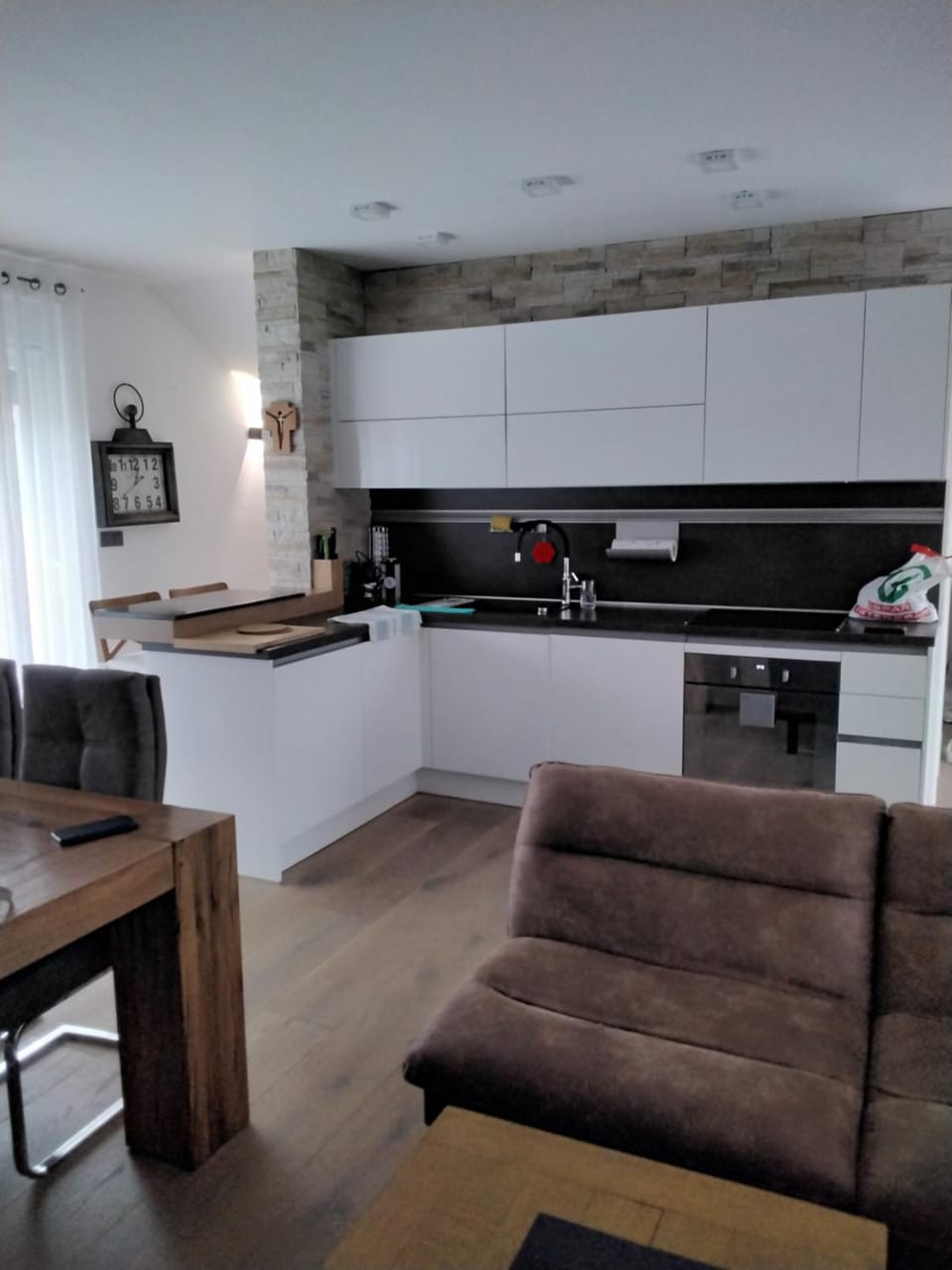 Kitchen or kitchenette, Seating area