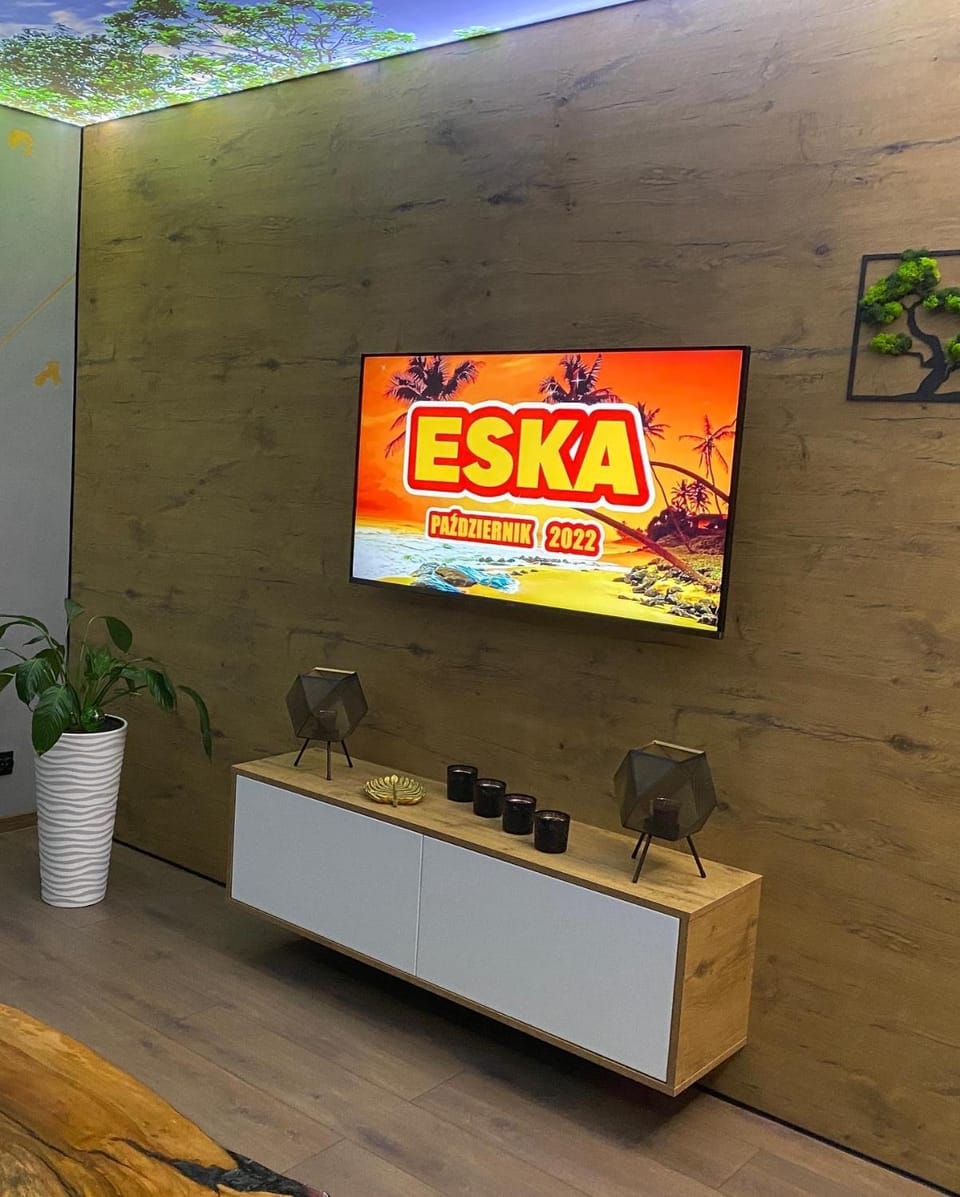 Communal lounge/ TV room, TV and multimedia, Evening entertainment