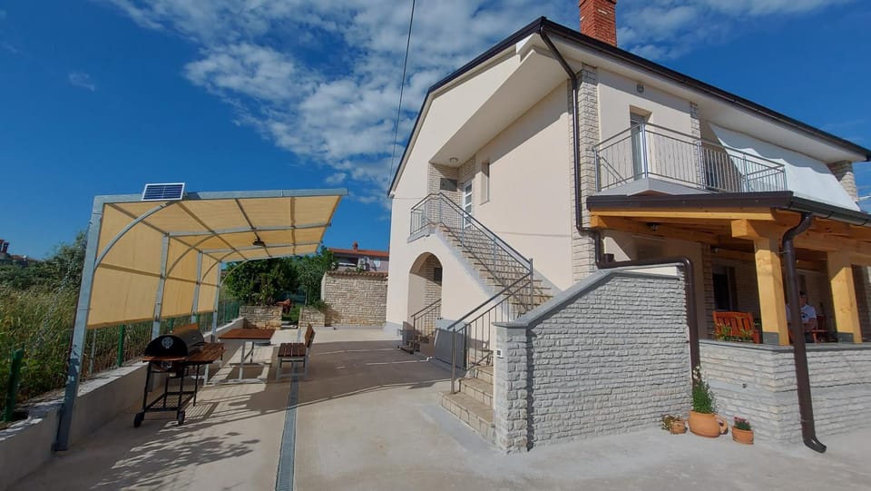 Property building, Patio, Day, BBQ facilities