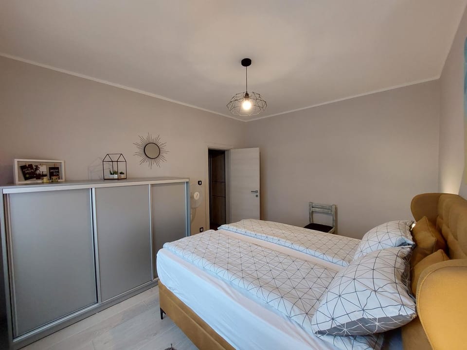 Bed, Bedroom, wardrobe