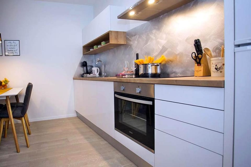 Kitchen or kitchenette, Communal kitchen
