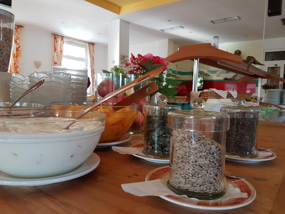 Food and drinks, Buffet breakfast