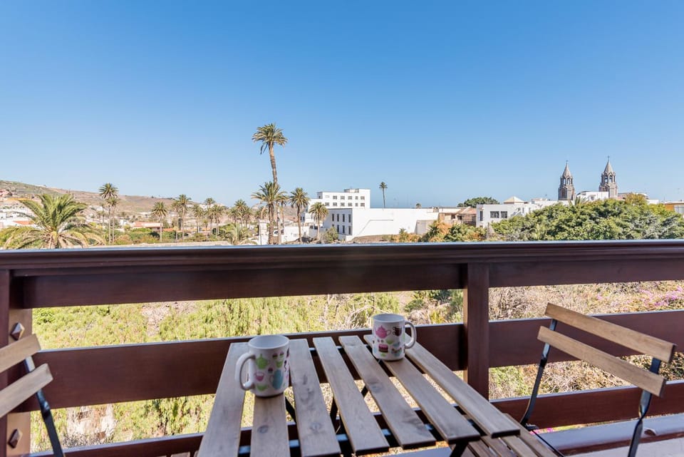 View (from property/room), Balcony/Terrace, City view, Landmark view, Mountain view, Street view