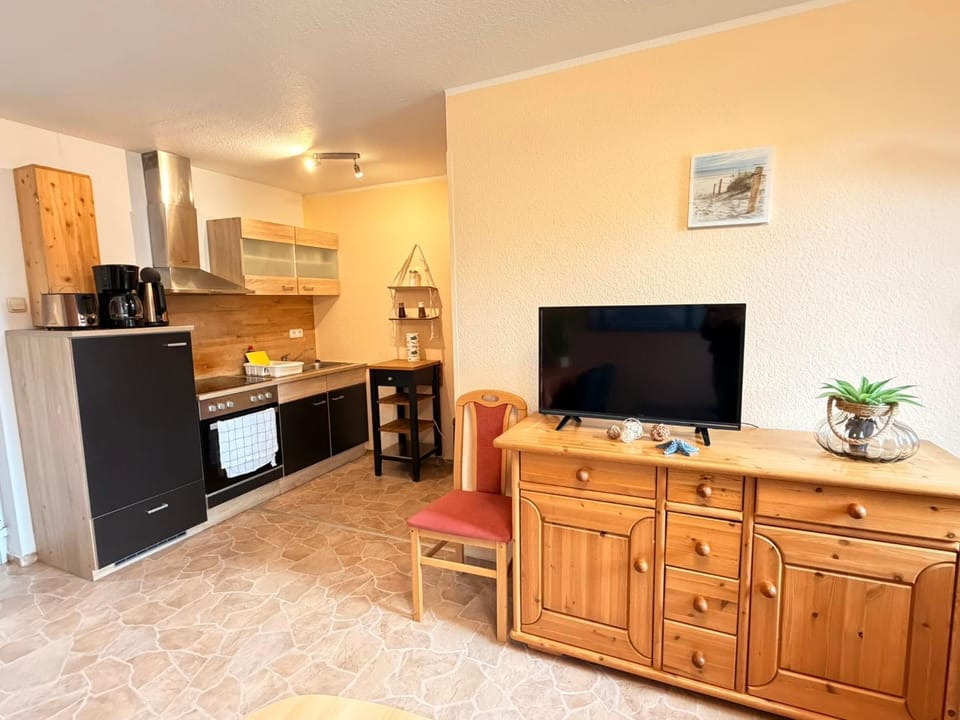TV and multimedia, Kitchen or kitchenette, oven, stove